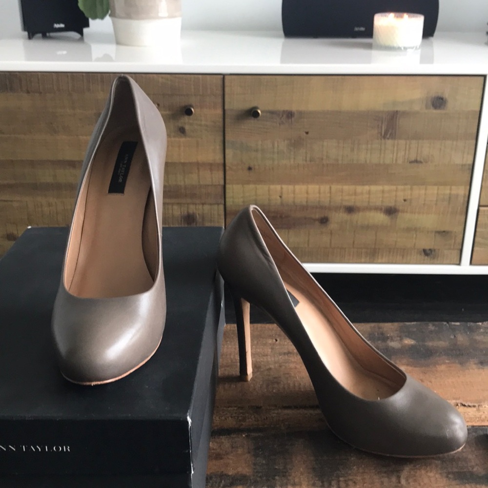 Ann Taylor Heels 8.5. 😍
